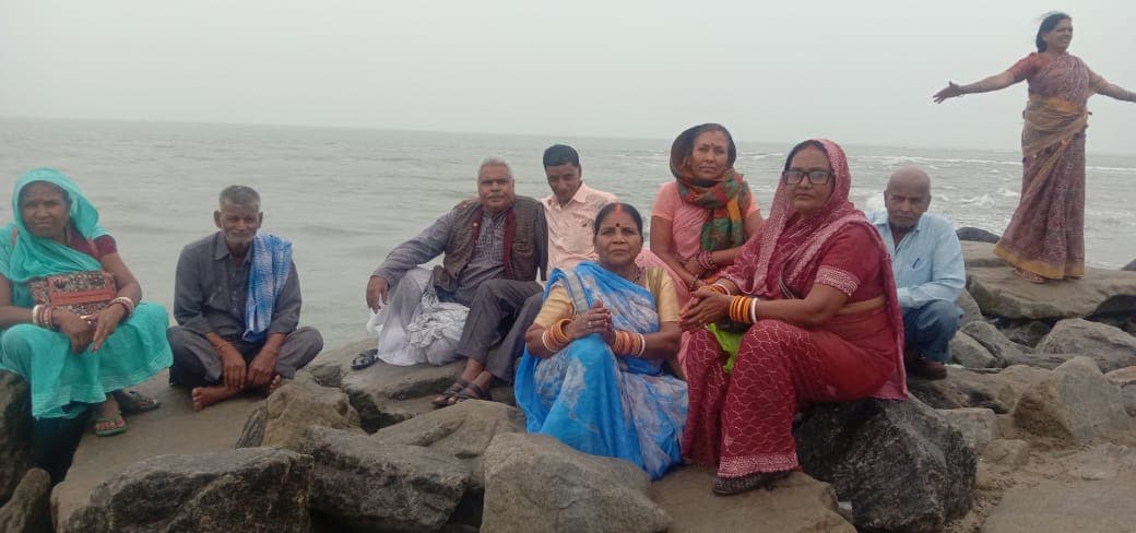 Happy family pilgrimage tour smiles